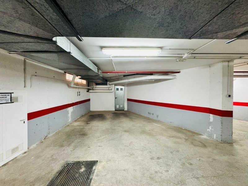 Apartment with 2 bedrooms, 1 bathroom, underground parking space and communal pool