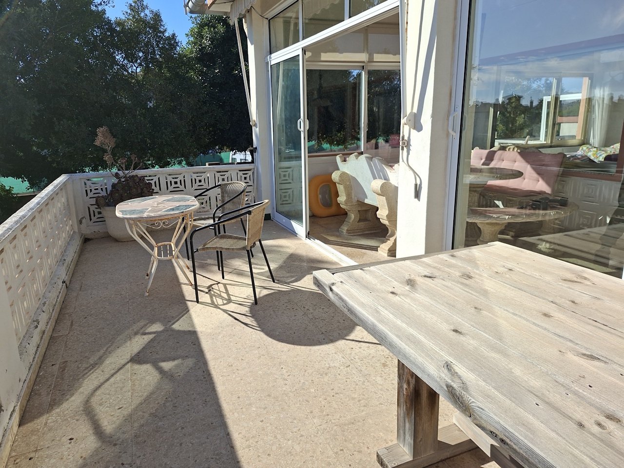 Villa with guest house, private pool and fantastic sea views