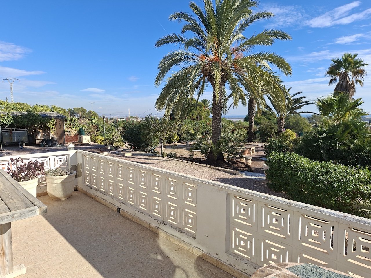 Villa with guest house, private pool and fantastic sea views