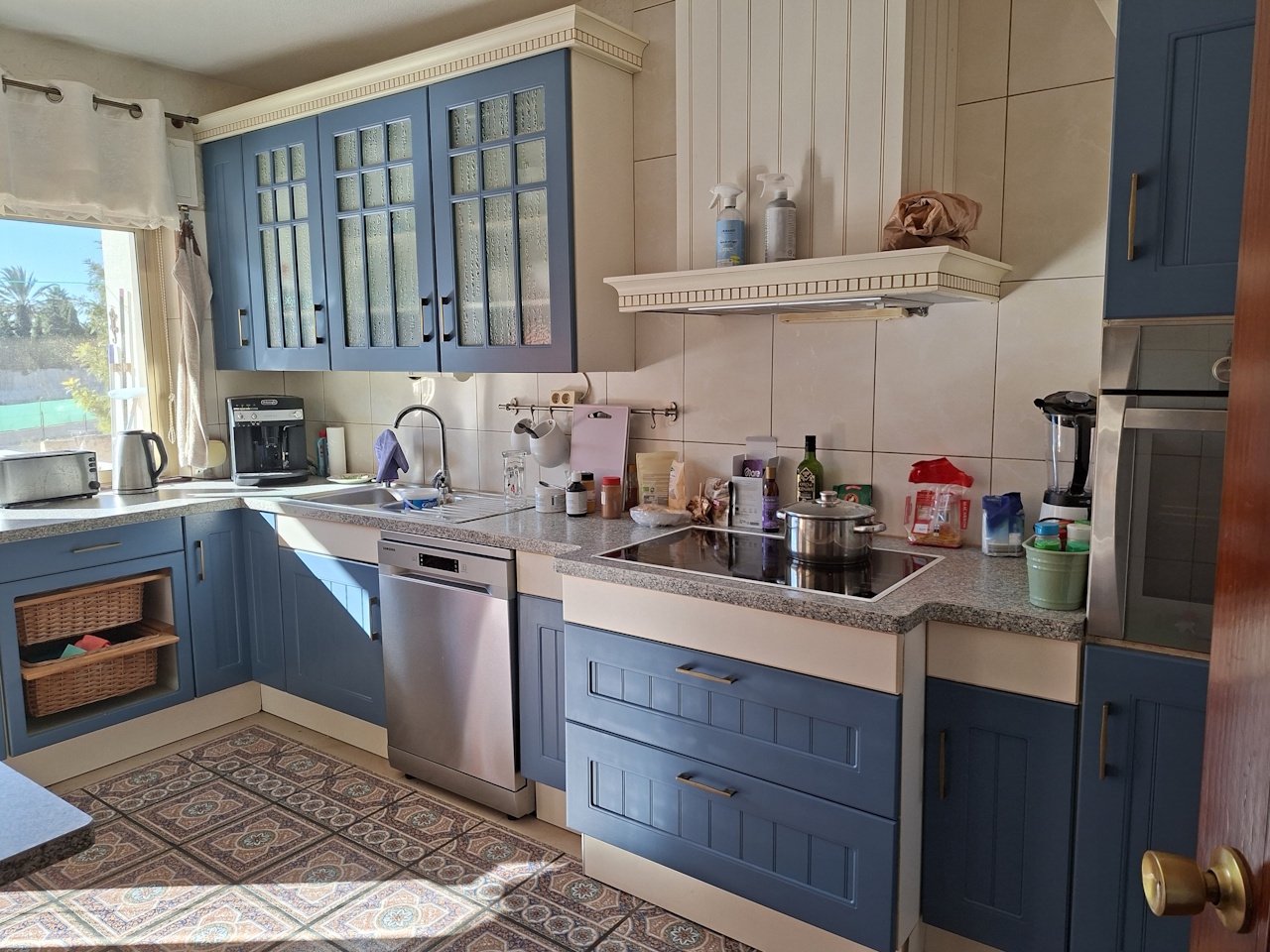 Villa with guest house, private pool and fantastic sea views