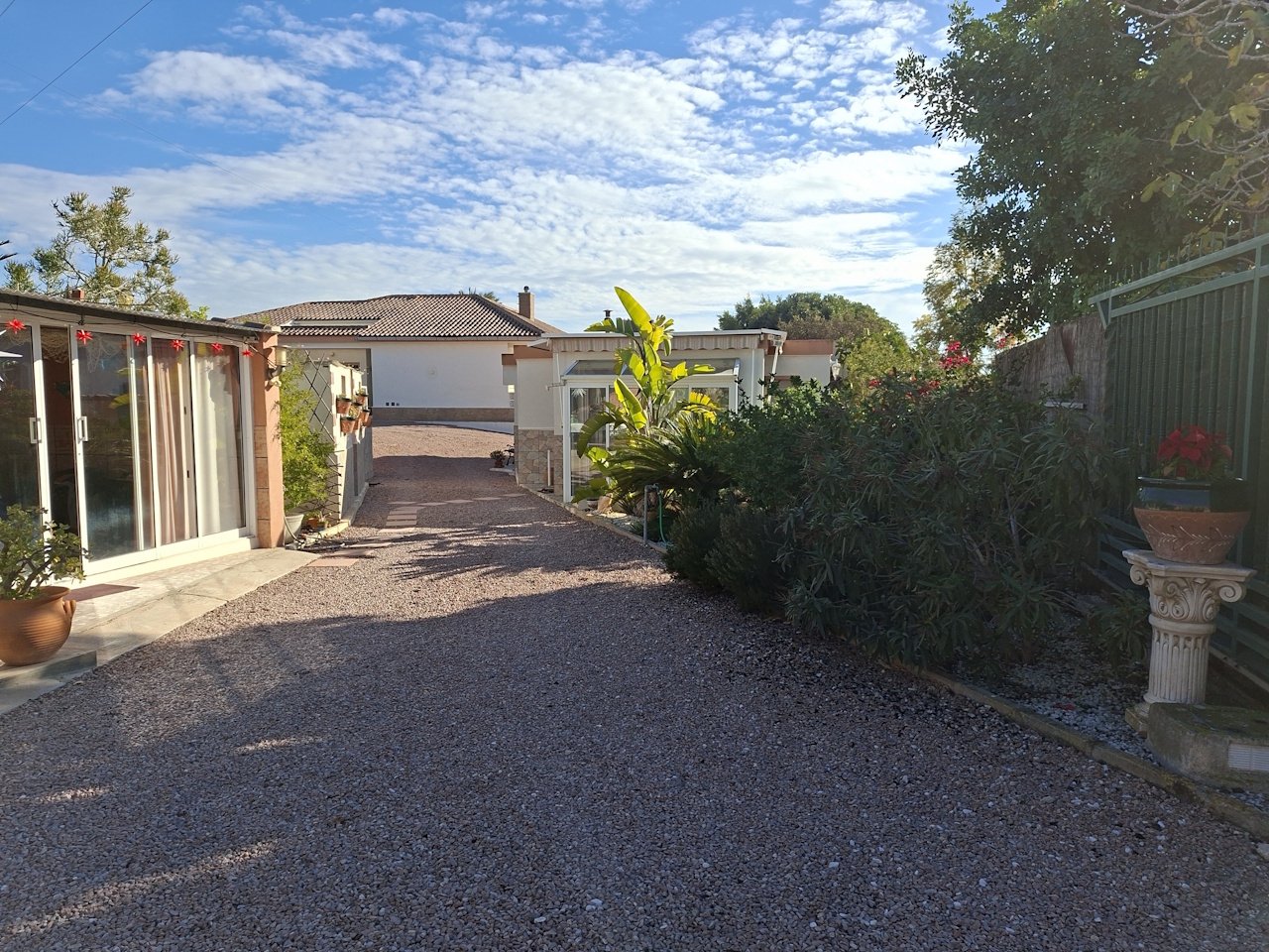 Villa with guest house, private pool and fantastic sea views