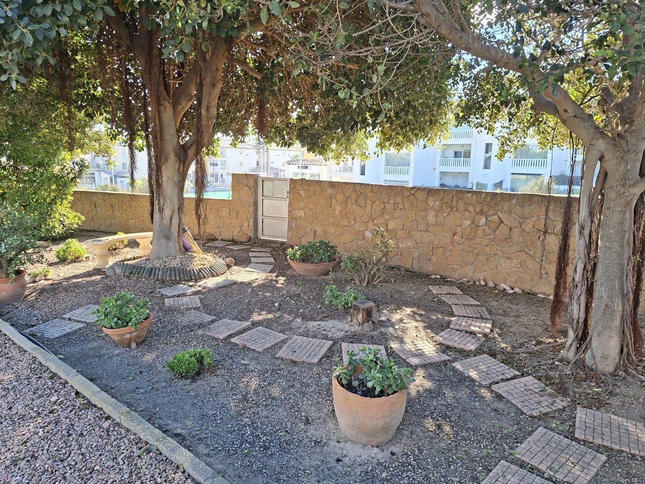 Villa with guest house, private pool and fantastic sea views