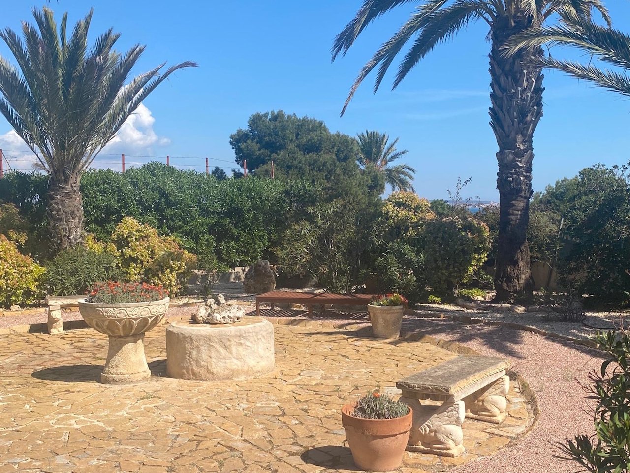 Villa with guest house, private pool and fantastic sea views