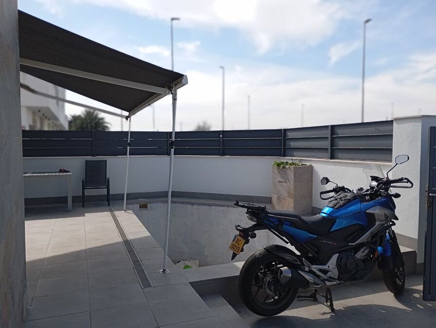 Modern villa with 3 bedrooms, 3 bathrooms, a roof terrace and a private pool