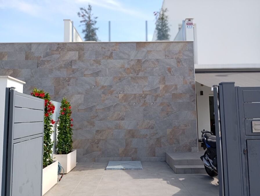 Modern villa with 3 bedrooms, 3 bathrooms, a roof terrace and a private pool