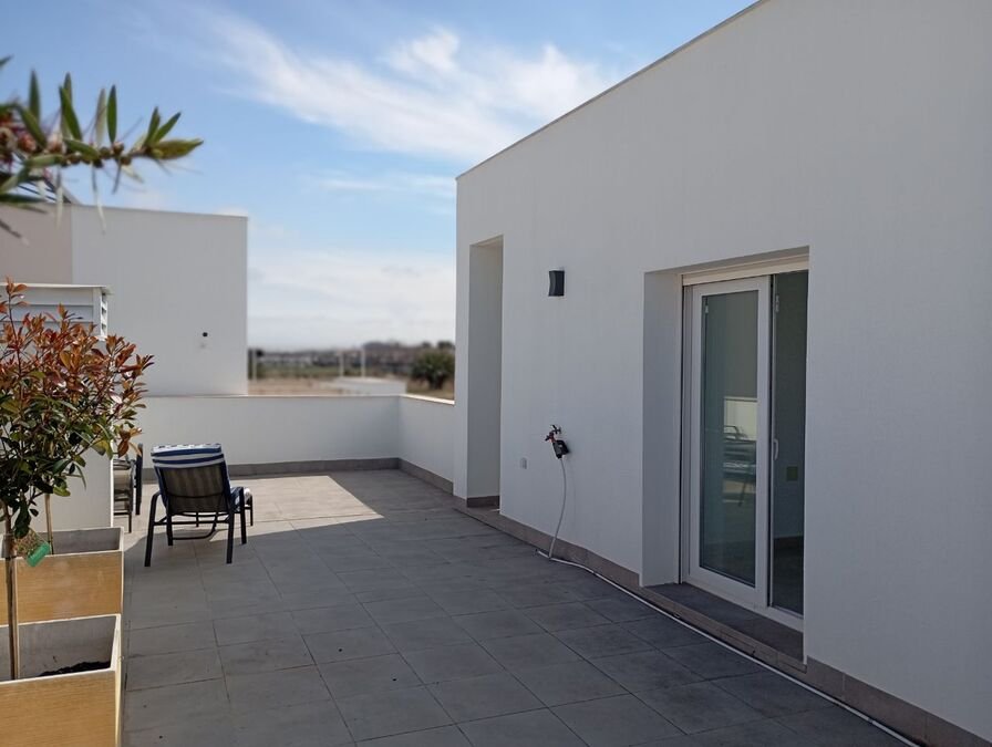 Modern villa with 3 bedrooms, 3 bathrooms, a roof terrace and a private pool