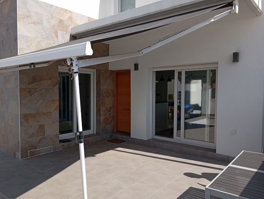 Modern villa with 3 bedrooms, 3 bathrooms, a roof terrace and a private pool
