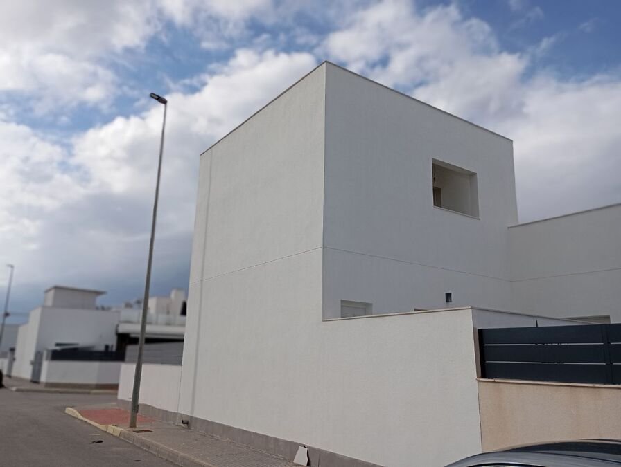 Modern villa with 3 bedrooms, 3 bathrooms, a roof terrace and a private pool