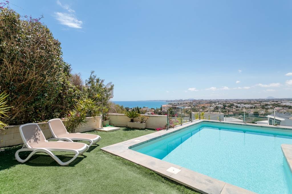 Modern villa with heated pool and spectacular panoramic views of the coast and sea, with rental licence