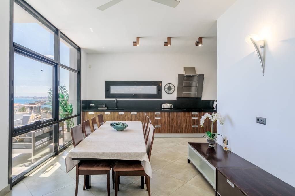 Modern villa with heated pool and spectacular panoramic views of the coast and sea, with rental licence