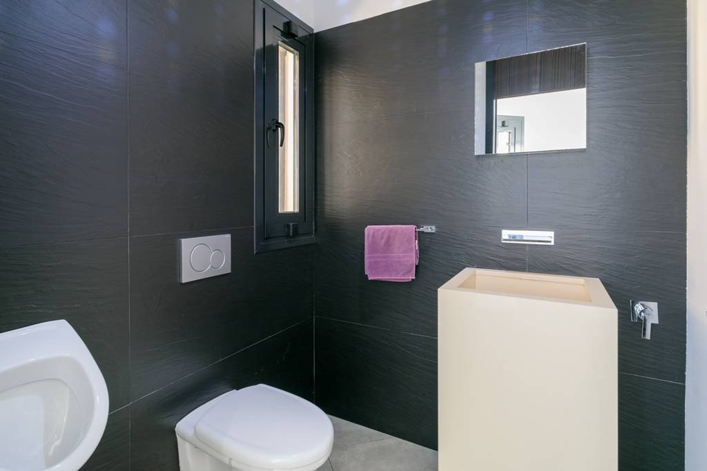 Modern villa with heated pool and spectacular panoramic views of the coast and sea, with rental licence