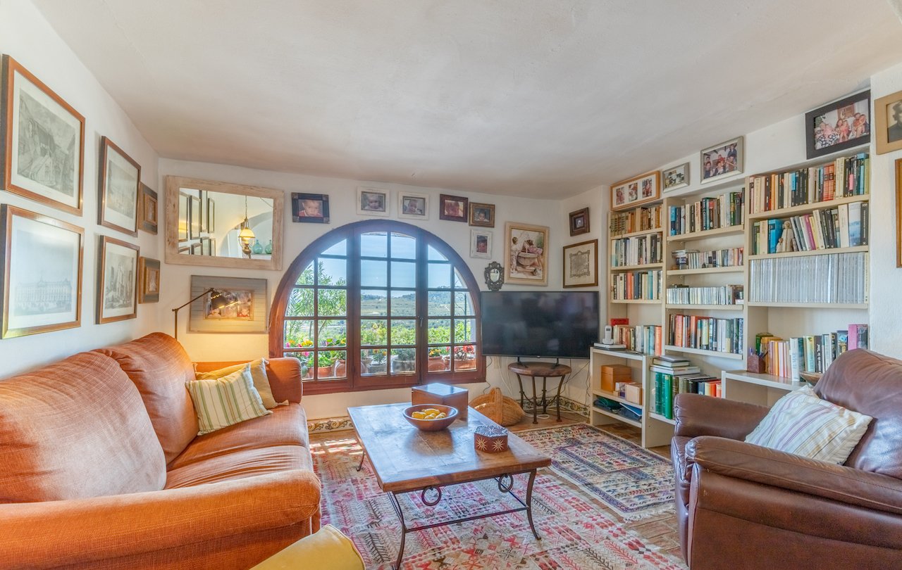 Fantastic rustic estate in traditional Valencian style with every luxury detail