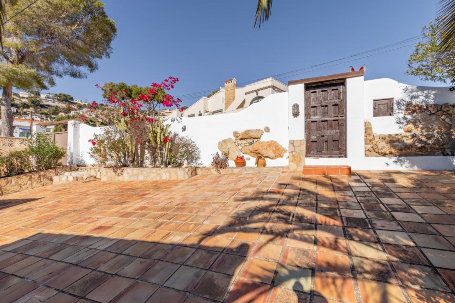 Villa with 4 bedrooms, separate guest apartment and large private pool