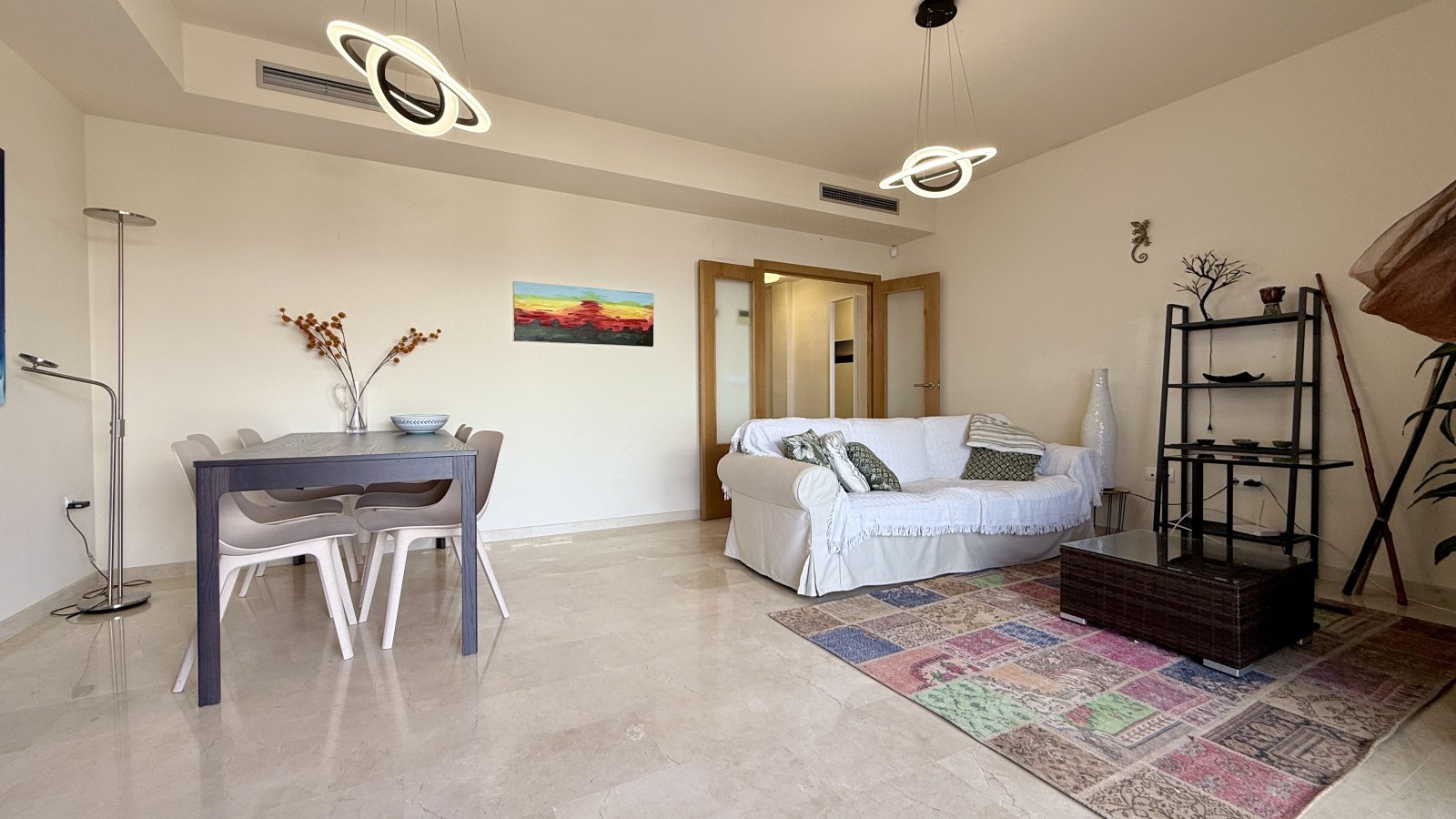 Beautiful apartment with stunning views, parking space and shared amenities