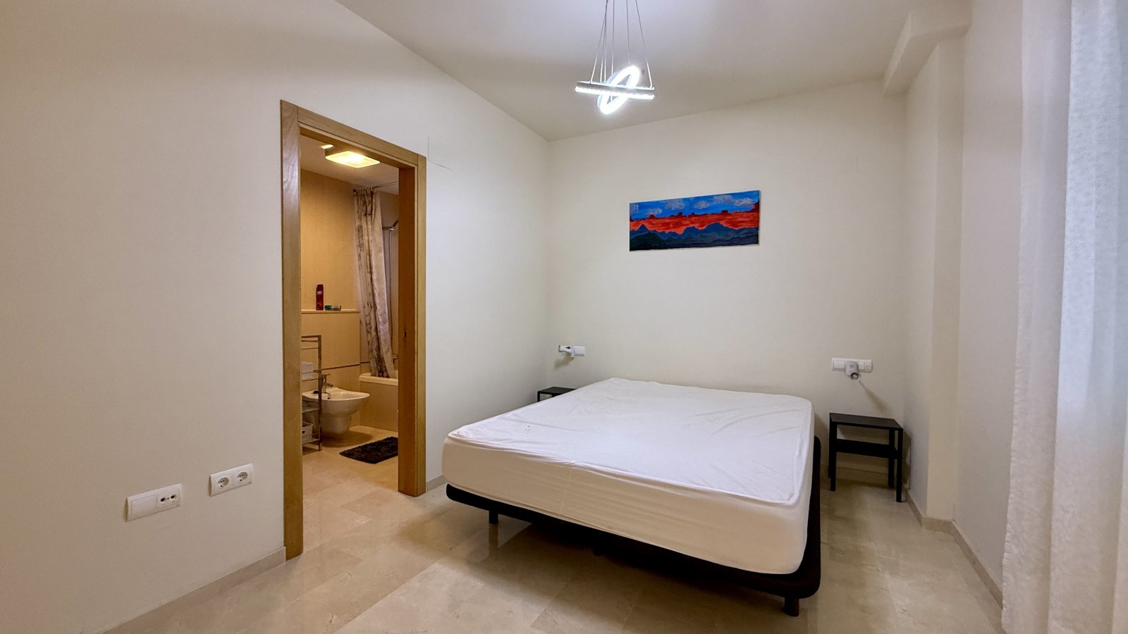 Beautiful apartment with stunning views, parking space and shared amenities