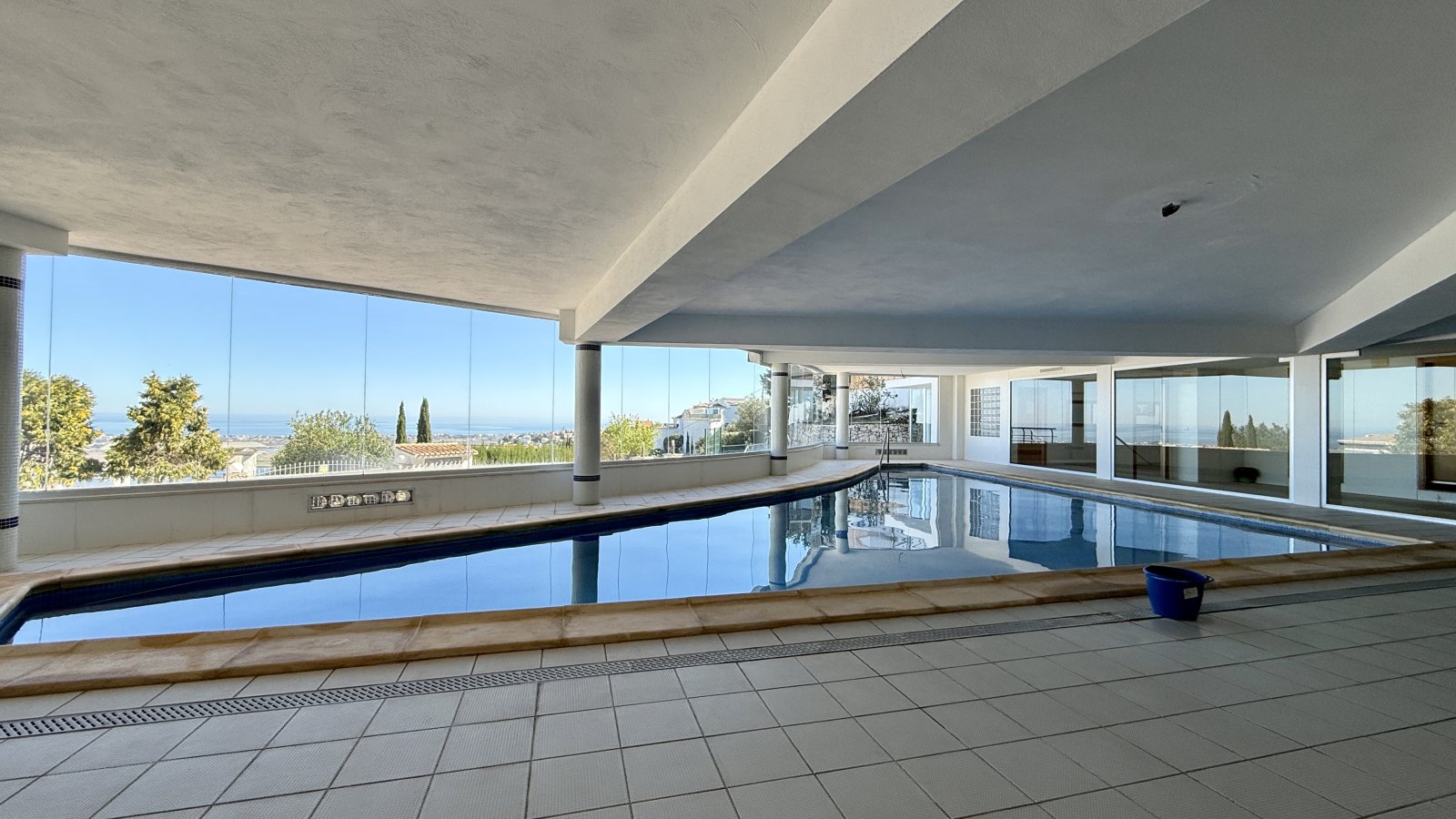 Beautiful apartment with stunning views, parking space and shared amenities