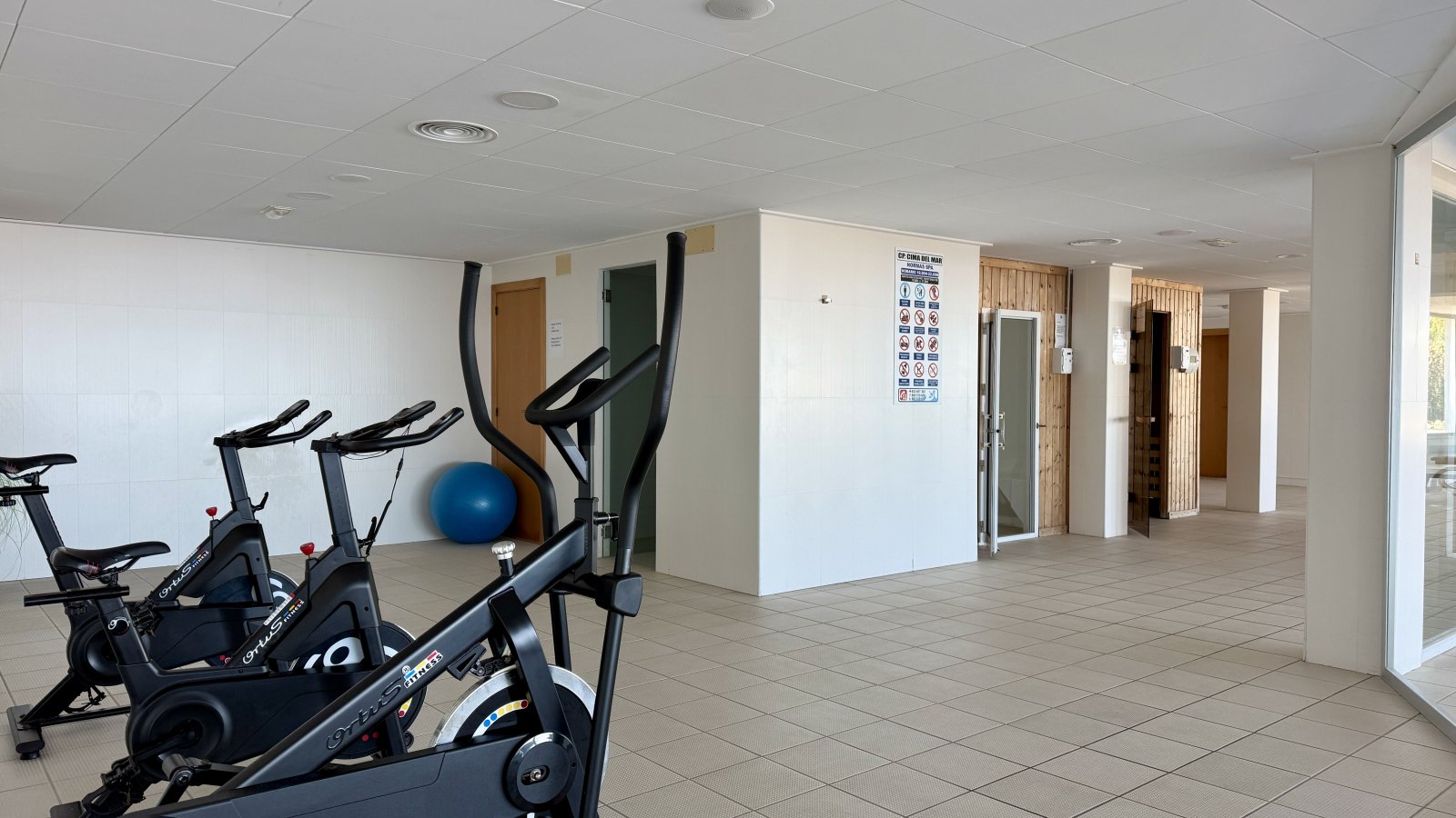 Beautiful apartment with stunning views, parking space and shared amenities