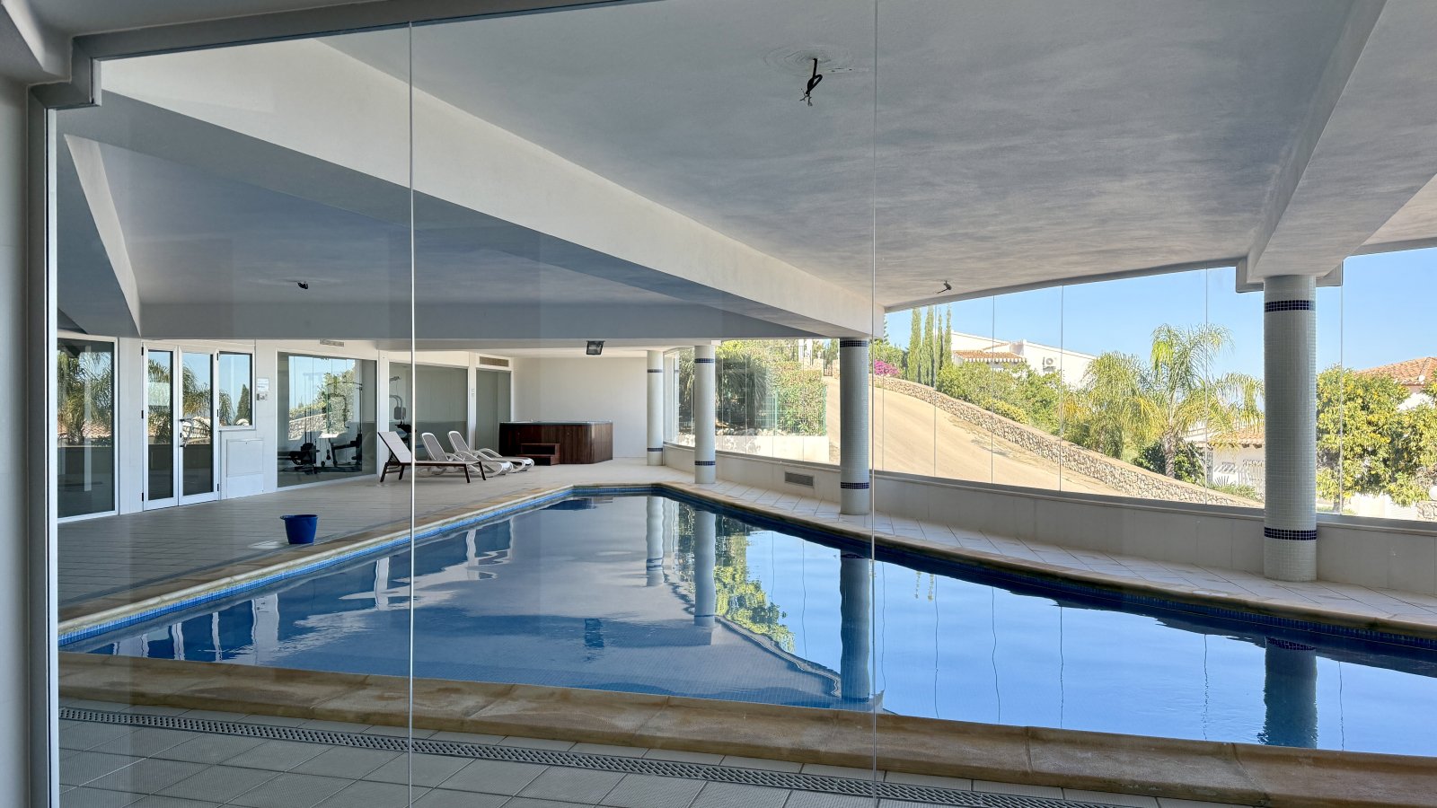 Beautiful apartment with stunning views, parking space and shared amenities