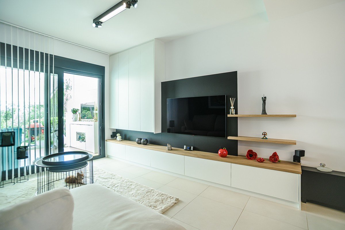 Ground floor flat with 2 bedrooms, 2 bathrooms, private garden and communal pool in the Lo Romero golf complex