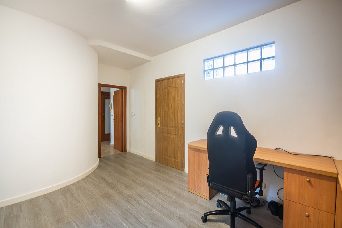 Spacious villa with 4 bedrooms and 2 bathrooms in Benfis Park