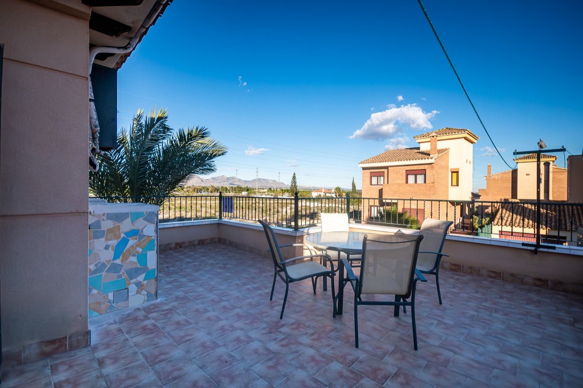 Spacious villa with 4 bedrooms and 2 bathrooms in Benfis Park