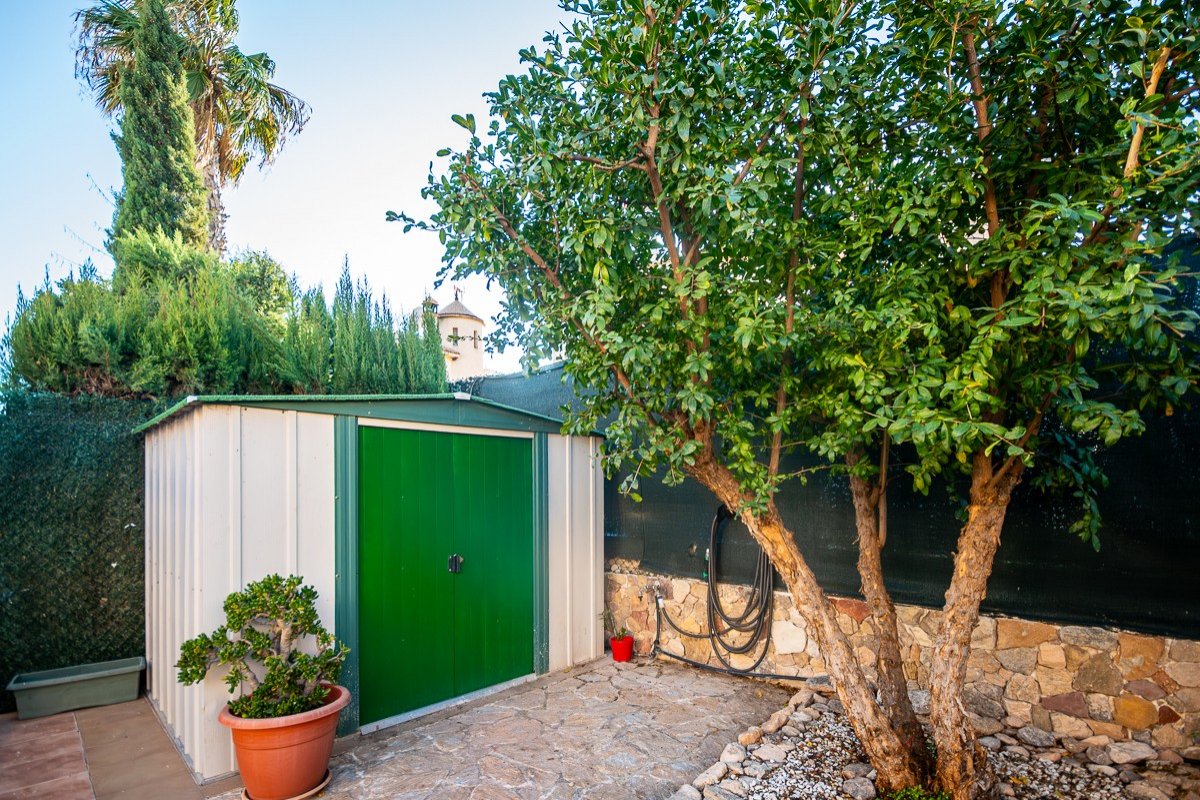 Spacious villa with 4 bedrooms and 2 bathrooms in Benfis Park