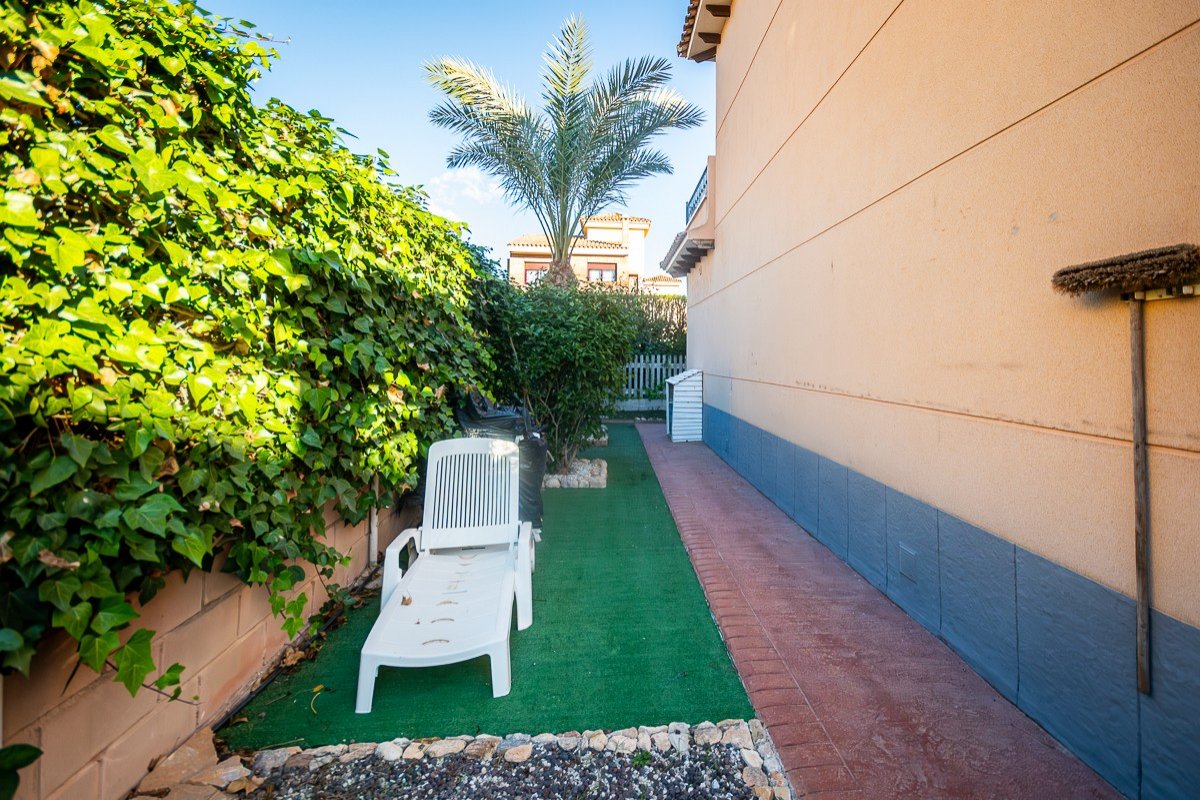 Spacious villa with 4 bedrooms and 2 bathrooms in Benfis Park