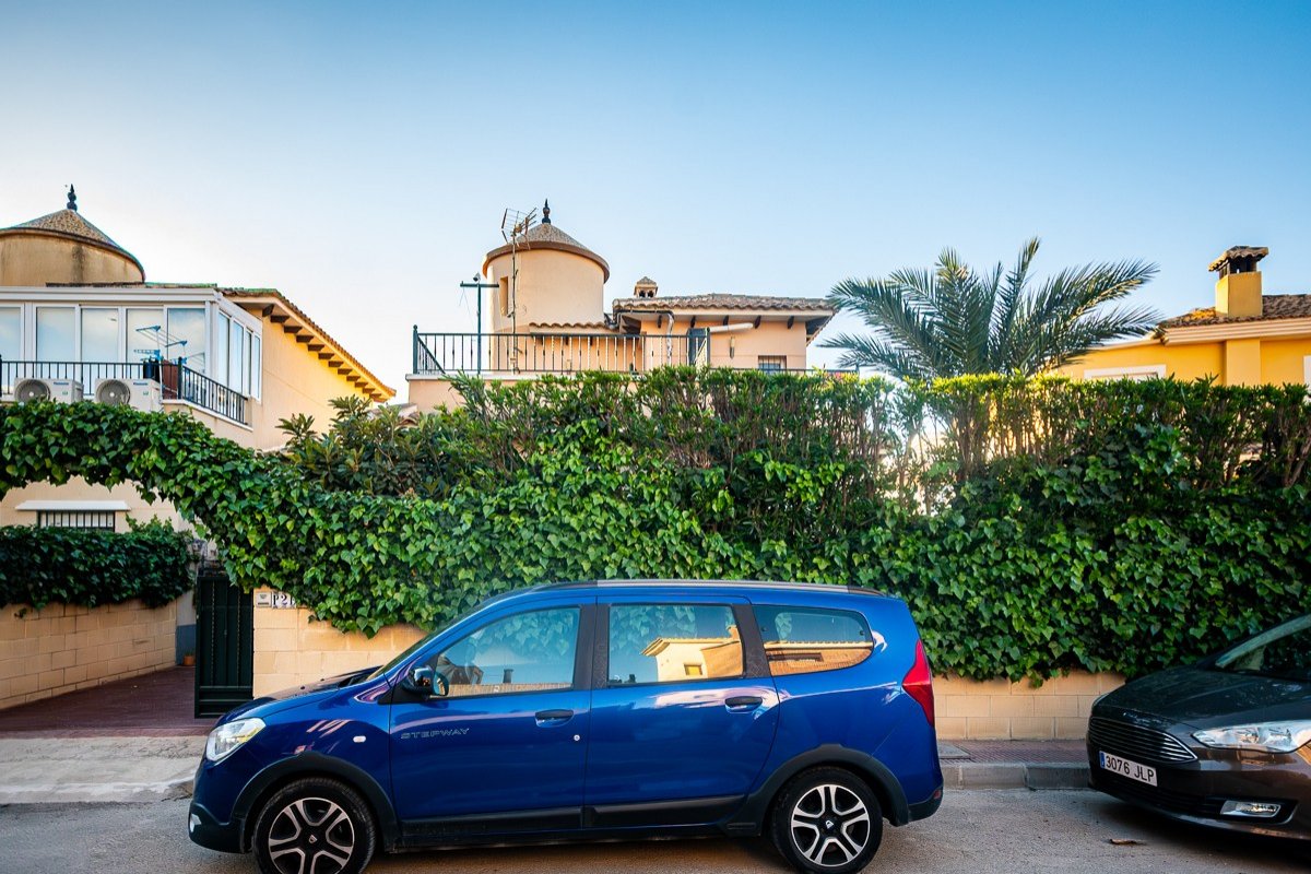 Spacious villa with 4 bedrooms and 2 bathrooms in Benfis Park