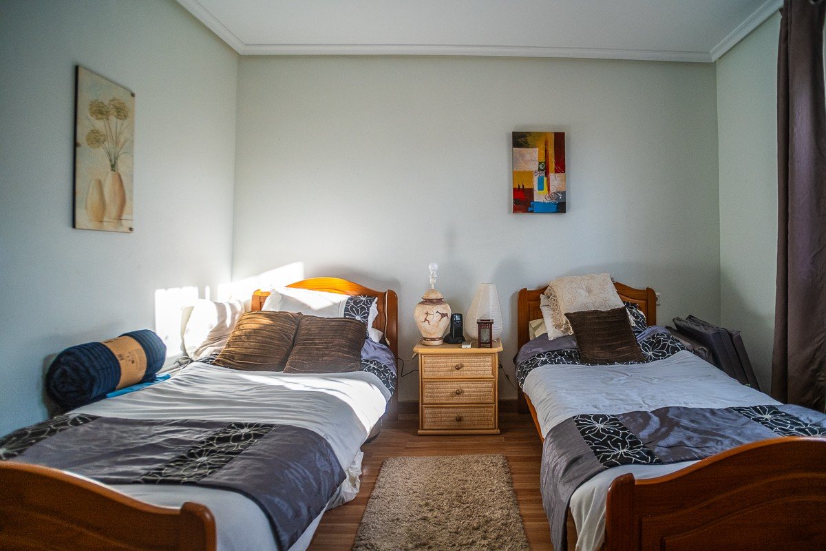 Beautiful villa with 6 bedrooms, 6 bathrooms, roof terrace, alarm system and private pool