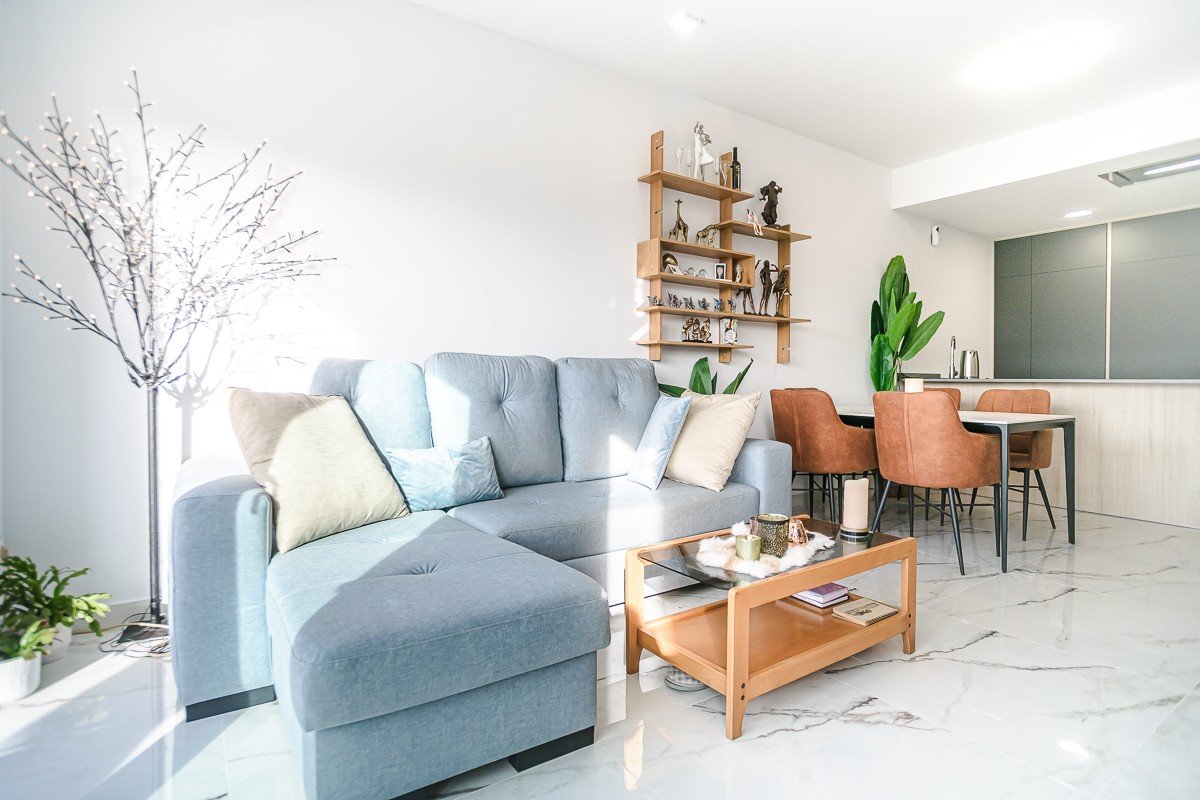 Practically new penthouse with 2 bedrooms, 2 bathrooms, roof terrace, communal pool and private parking