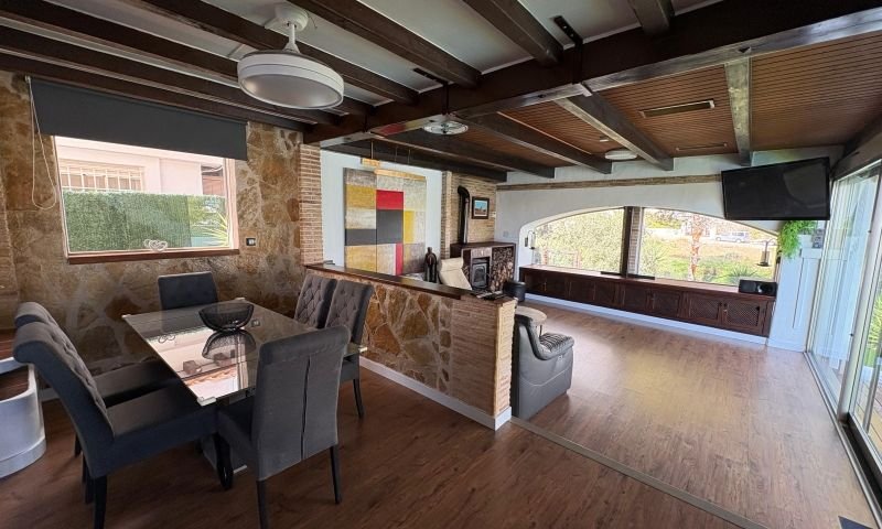 Detached house in a rustic-modern style with private pool, hot tub, and basement