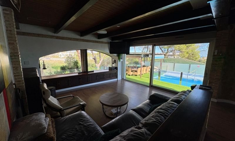 Detached house in a rustic-modern style with private pool, hot tub, and basement