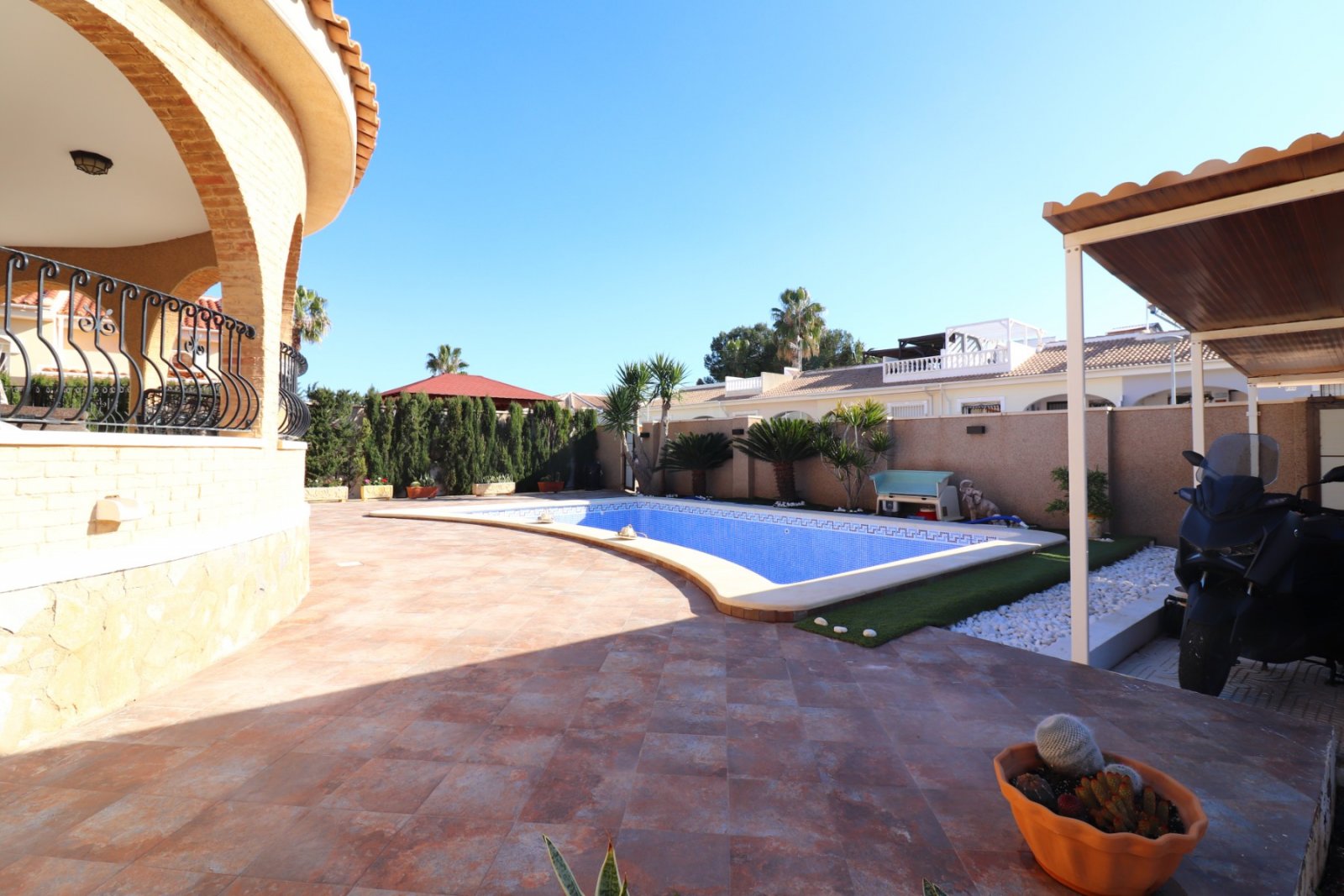 Villa with 3 bedrooms, 3 bathrooms and private pool in Monteazul