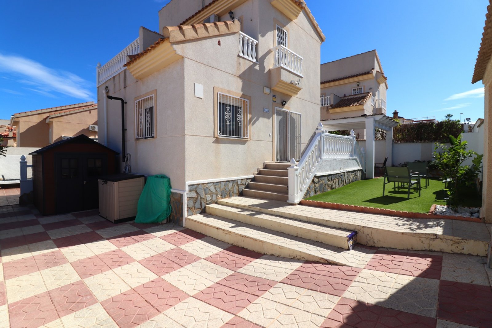 West Facing Detached Villa with 2 bedrooms, 2 bathrooms and private pool