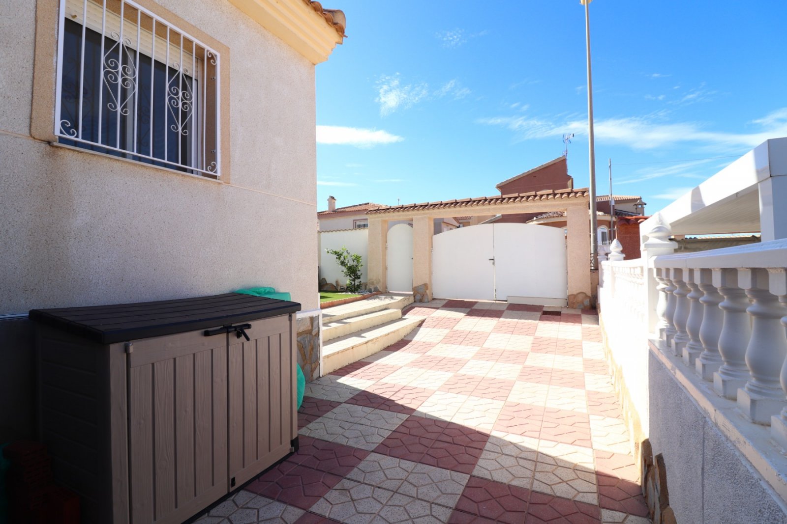 West Facing Detached Villa with 2 bedrooms, 2 bathrooms and private pool