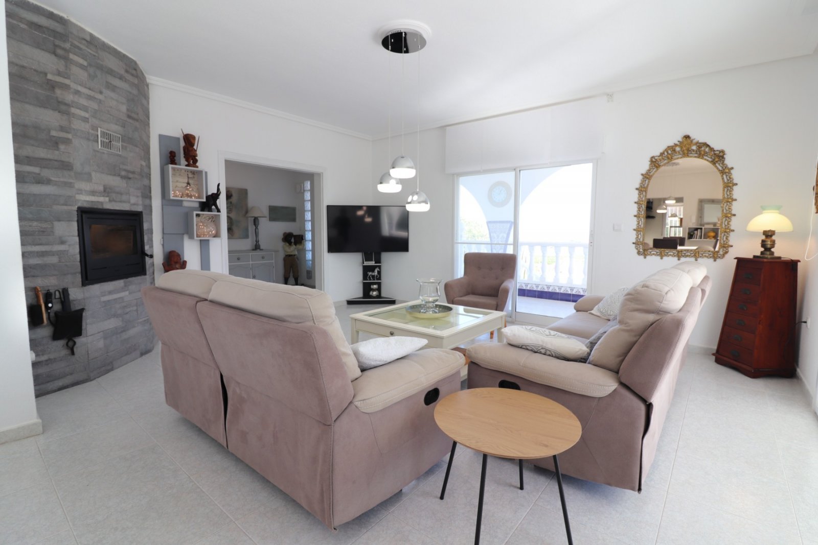 Spacious Villa in Lomas de la Juliana with 4 bedrooms, 2 bathrooms, private pool and garage