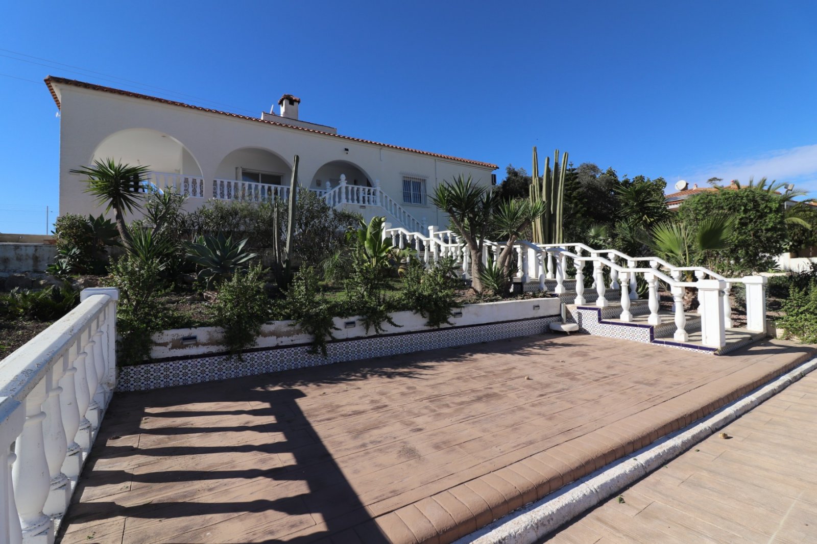 Spacious Villa in Lomas de la Juliana with 4 bedrooms, 2 bathrooms, private pool and garage