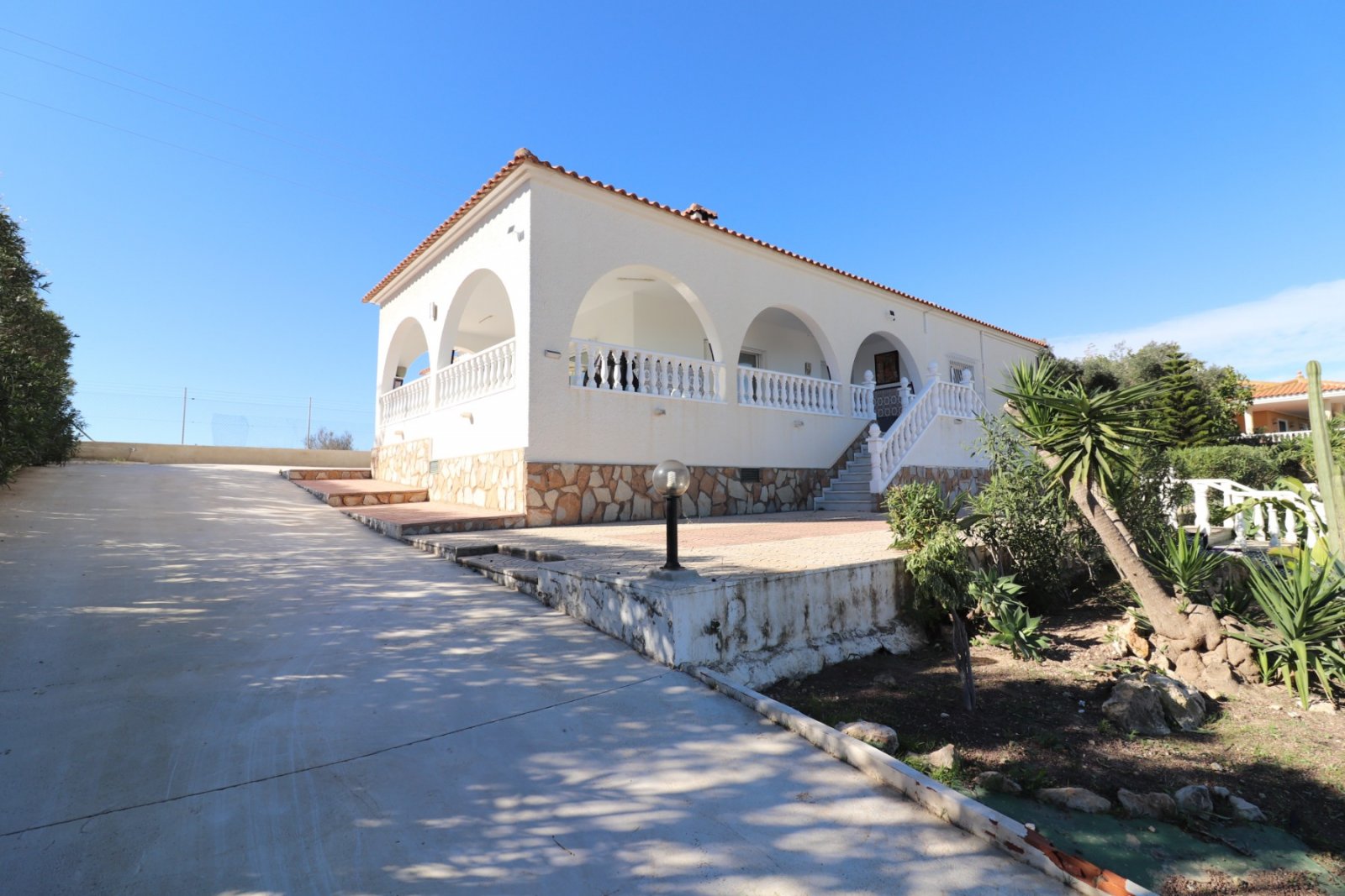 Spacious Villa in Lomas de la Juliana with 4 bedrooms, 2 bathrooms, private pool and garage