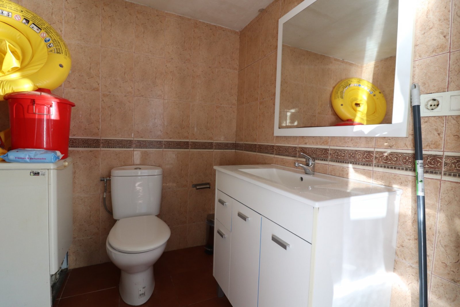 Villa with 3 bedrooms, 1 bathroom, 1 guest toilet, garage and private pool