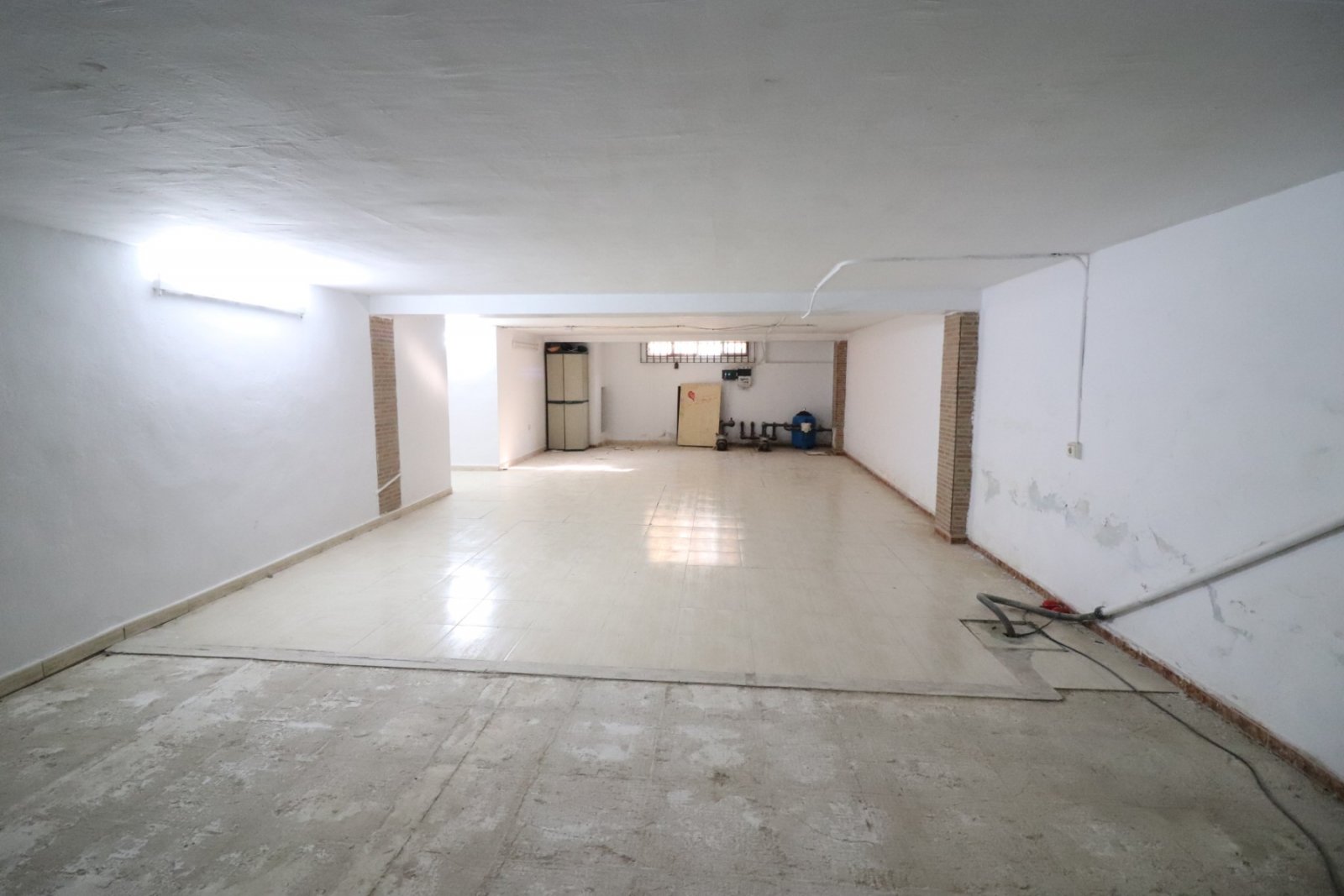 Villa with 3 bedrooms, 1 bathroom, 1 guest toilet, garage and private pool