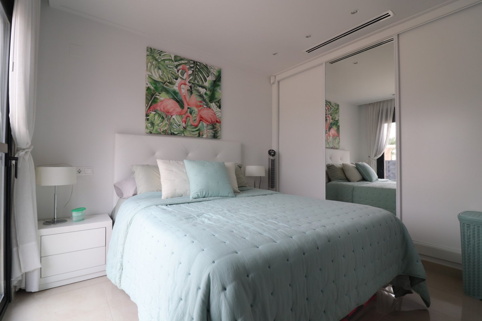 Modern villa with 3 bedrooms, 2 bathrooms, a roof terrace, a parking space and a private swimming pool