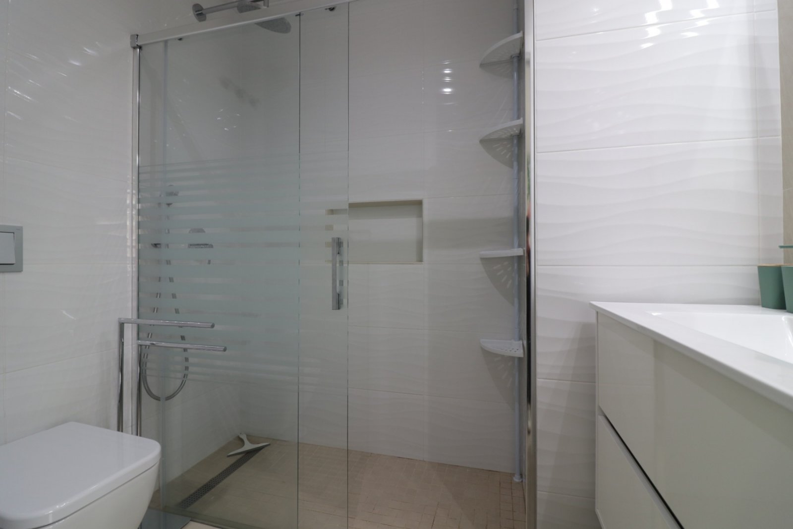 Modern villa with 3 bedrooms, 2 bathrooms, a roof terrace, a parking space and a private swimming pool