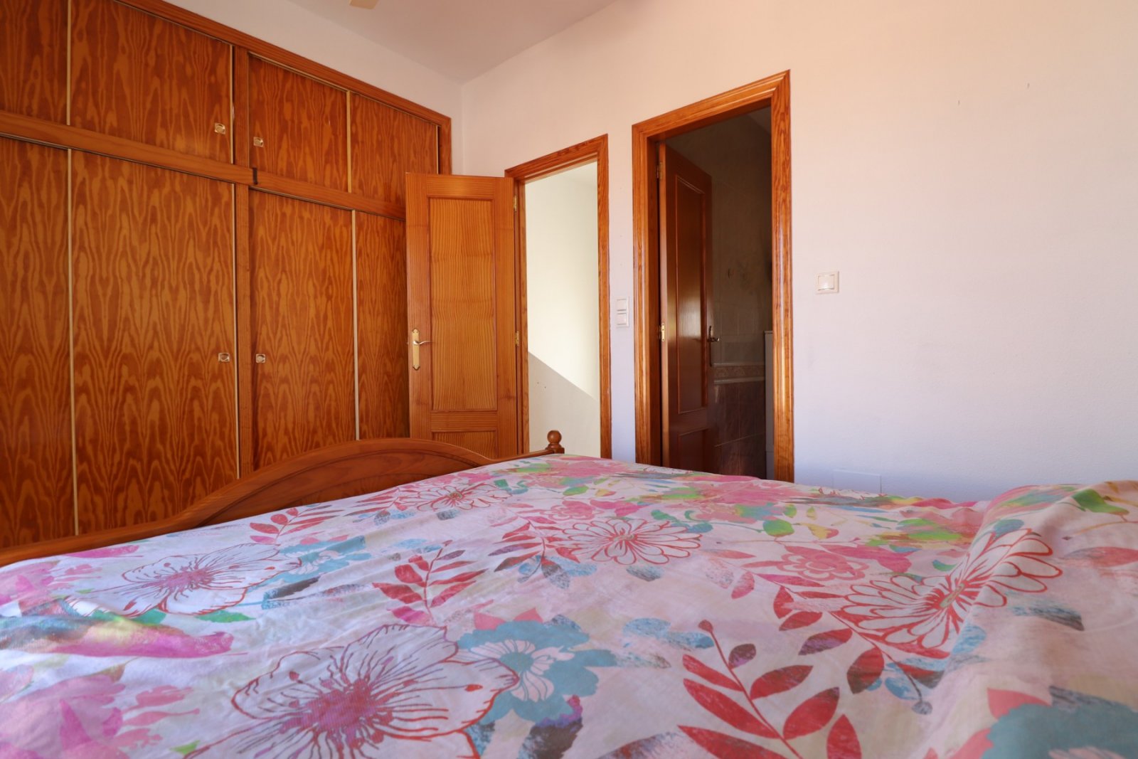 Villa with 2 bedrooms, 2 bathrooms, a garage, a roof terrace and a parking space in Atalaya Park