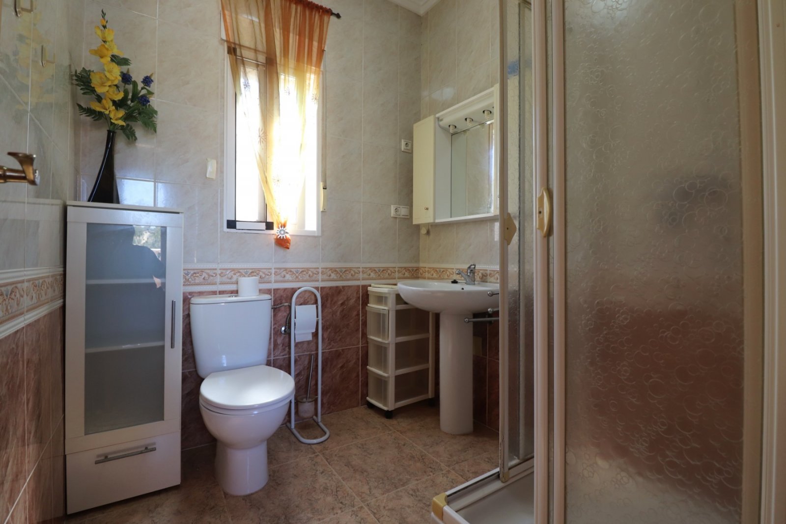 Villa with 2 bedrooms, 2 bathrooms, a garage, a roof terrace and a parking space in Atalaya Park