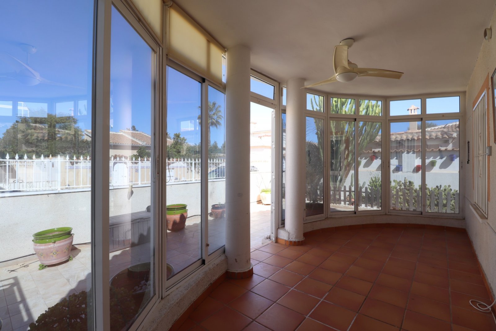 Villa with 2 bedrooms, 2 bathrooms, a garage, a roof terrace and a parking space in Atalaya Park