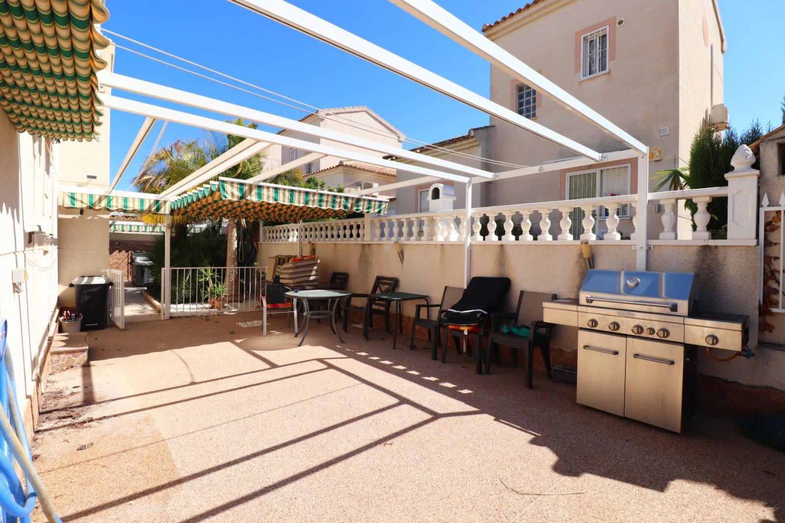 Villa with 2 bedrooms, 2 bathrooms, a garage, a roof terrace and a parking space in Atalaya Park