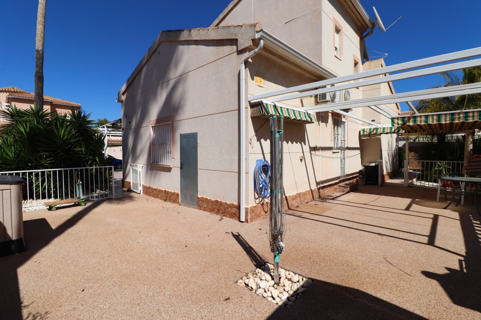 Villa with 2 bedrooms, 2 bathrooms, a garage, a roof terrace and a parking space in Atalaya Park