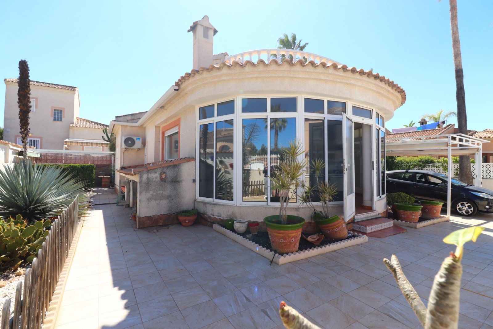 Villa with 2 bedrooms, 2 bathrooms, a garage, a roof terrace and a parking space in Atalaya Park
