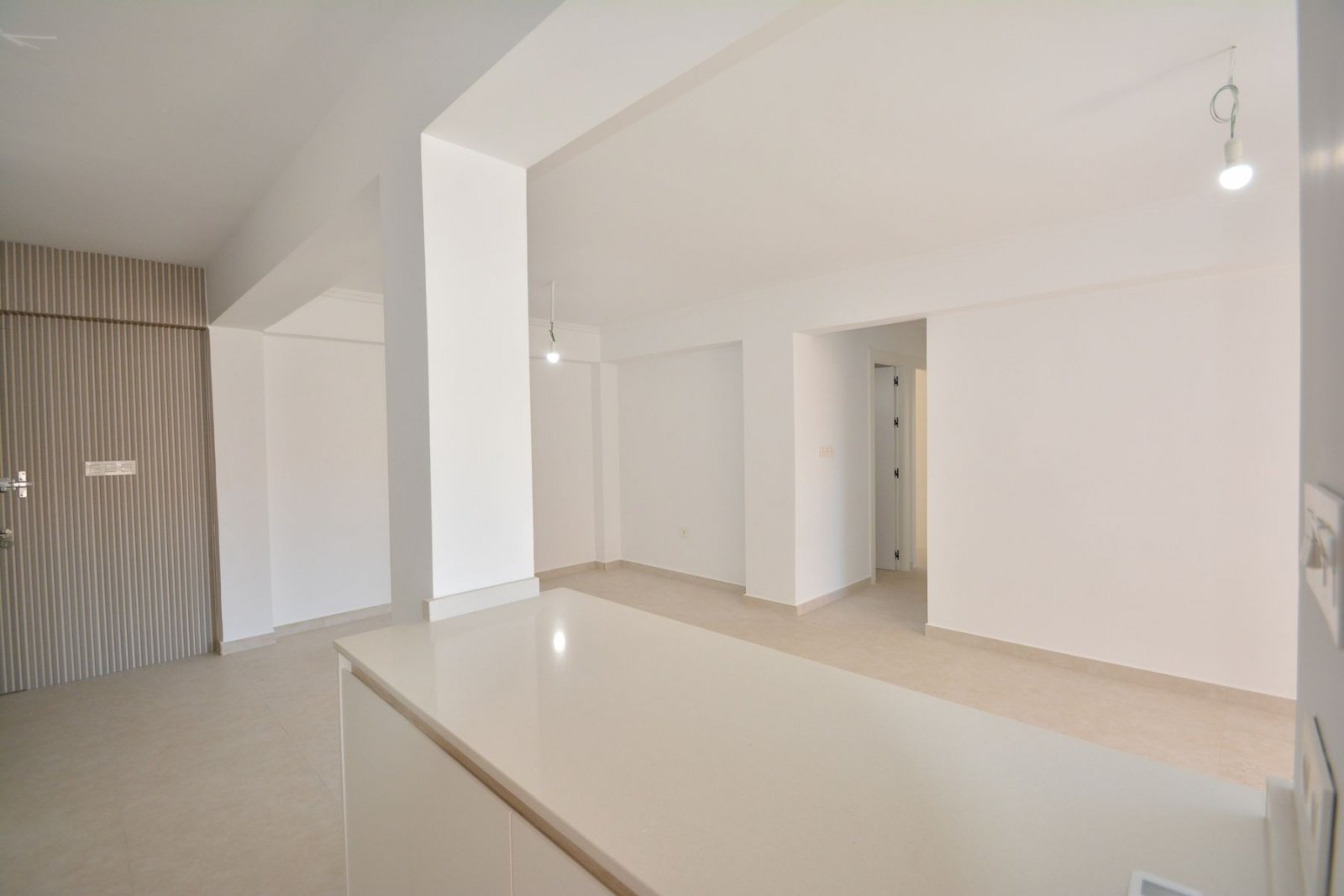 Renovated apartment with 3 bedrooms, 1 bathroom and sea views only 150 m from the beach