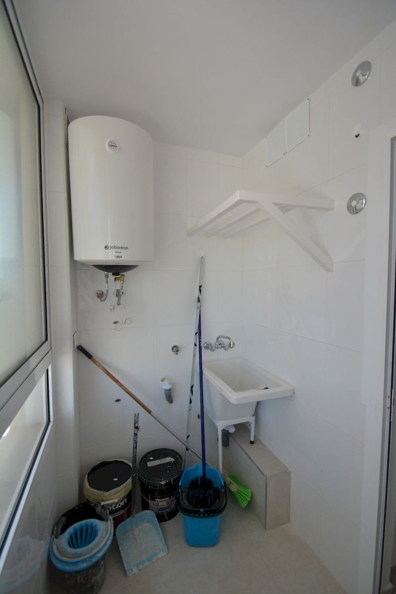 Renovated apartment with 3 bedrooms, 1 bathroom and sea views only 150 m from the beach